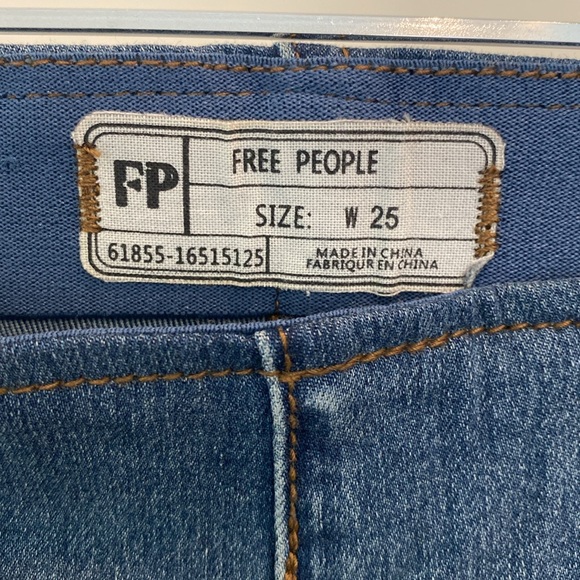 Free People Penny pull on flare jeans - Sz 25 in Authentic Blue - NWT - Picture 3 of 5